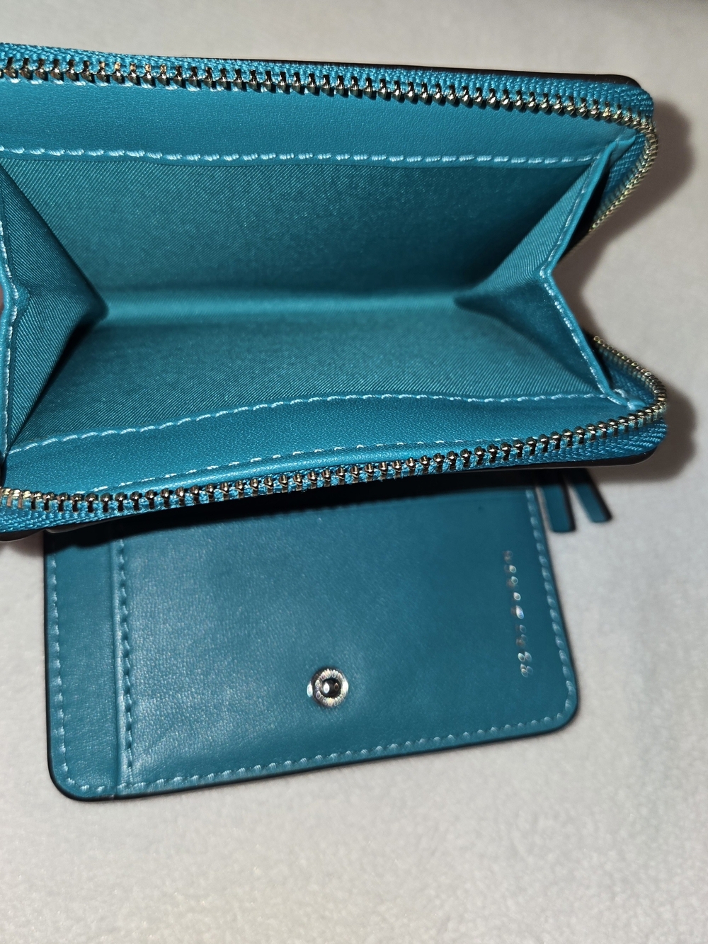 Tory Burch Teal Leather Zip Card Case with Logo Medallion EUC - Picture 9 of 12